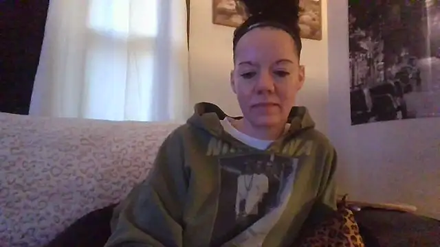 SidneyRaee online show from 2, 11, 2025