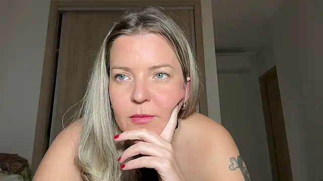 naughtyhollyxxxx online show from 9, 1, 2025