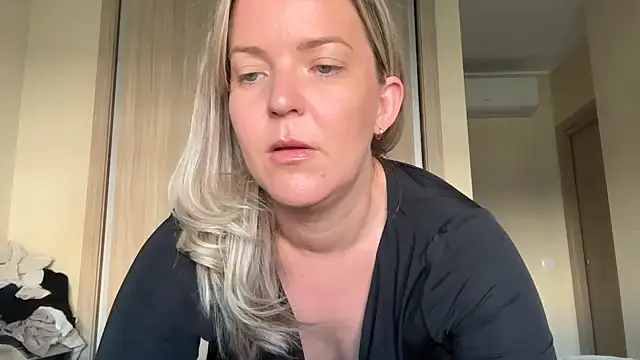 naughtyhollyxxxx online show from 15, 9, 2025