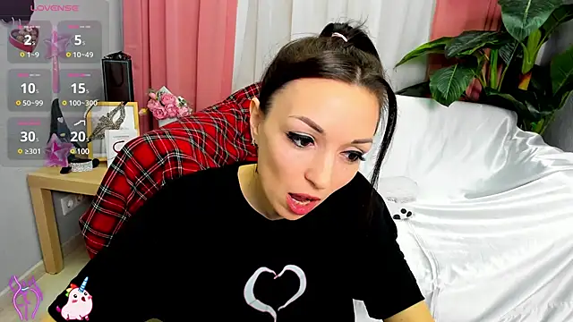 jessica tiny online show from 14, 2, 2025