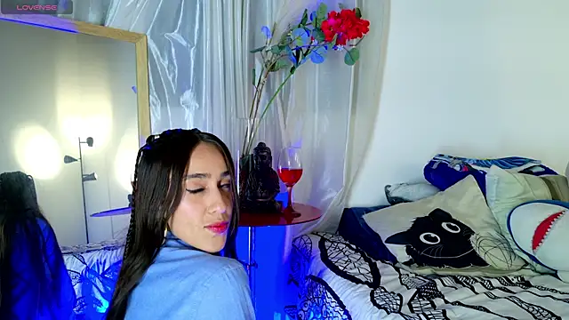 Milan Rouxx online show from 6, 8, 2026