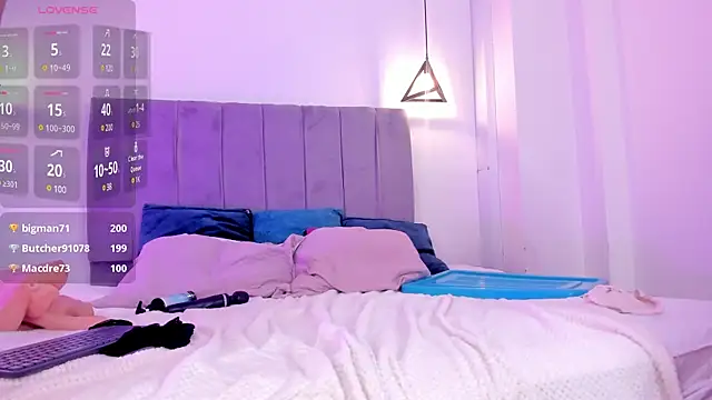 lady nylon  online show from 24, 1, 2025