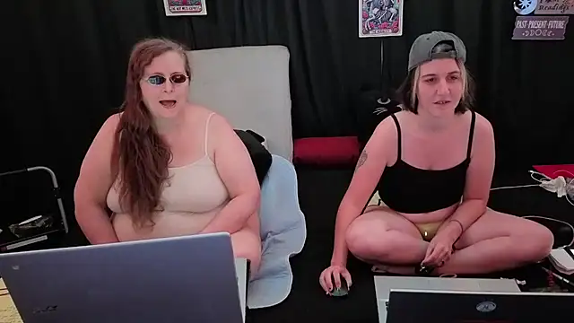 Snapshot of Sexy_Mama-69 chatting on 2, 11, 2025 Sexy Mama-69 online show from 2, 11, 2025