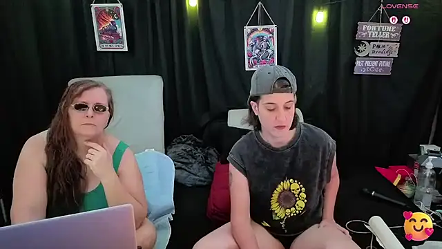 Snapshot of Sexy_Mama-69 chatting on 13, 11, 2025 Sexy Mama-69 online show from 13, 11, 2025