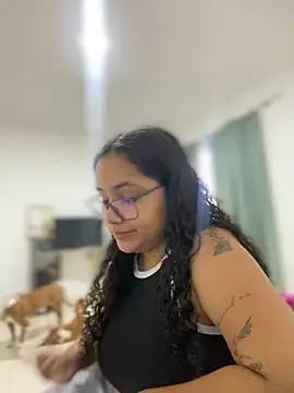 CurlyGirl 1 online show from 4, 1, 2025