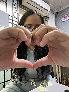 CurlyGirl 1 online show from 8, 1, 2025