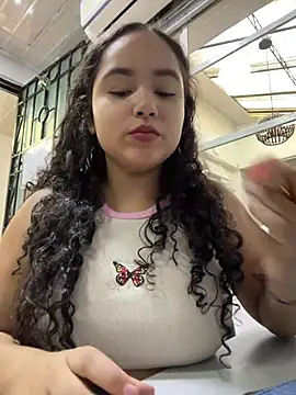 CurlyGirl 1 online show from 10, 1, 2025