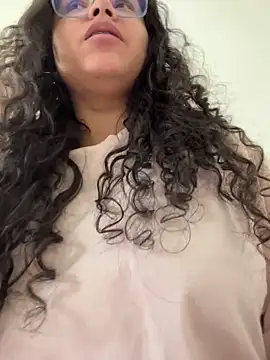 CurlyGirl 1 online show from 9, 3, 2025