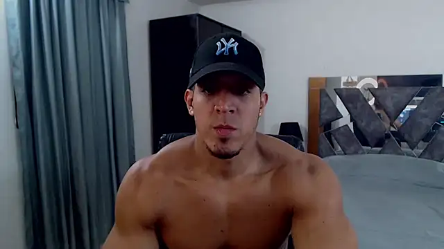 Snapshot of Frank_heaven01 chatting on 8, 6, 2026 Frank heaven01 online show from 8, 6, 2026
