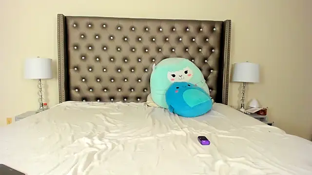 NadiaLyla online show from 2, 2, 2026