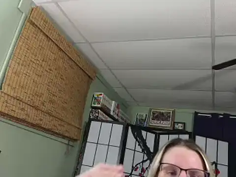 Sarahtineke online show from 12, 1, 2025