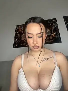 Snapshot of deliaroyal chatting on 8, 2, 2025 deliaroyal online show from 8, 2, 2025