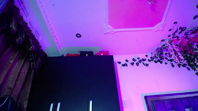 emma hoot1 online show from 4, 12, 2024