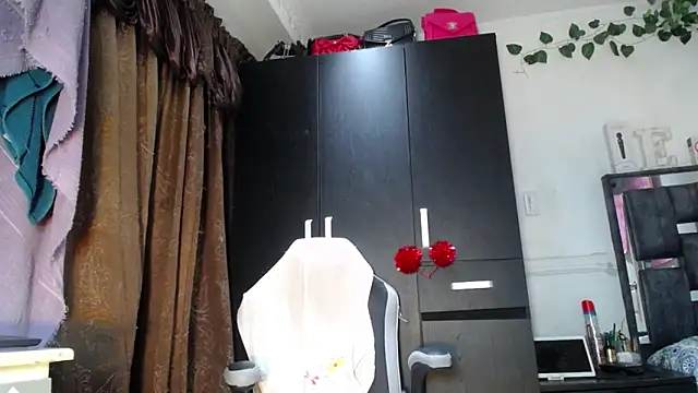 emma hoot1 online show from 14, 12, 2024