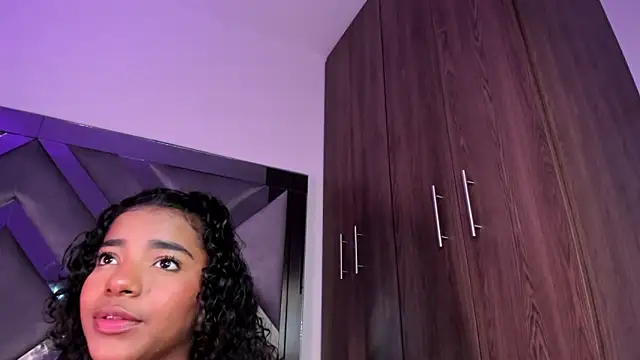 Iris hott1 online show from 8, 2, 2025