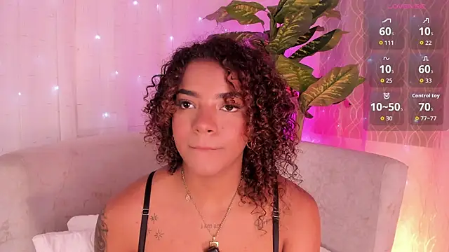 Iris hott1 online show from 23, 9, 2025