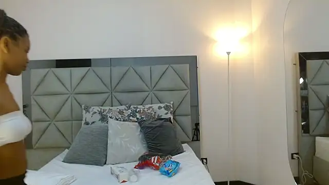 genesis moretz online show from 28, 2, 2026