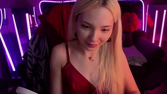 Snapshot of SandraBoyl chatting on 22, 11, 2025 SandraBoyl online show from 22, 11, 2025