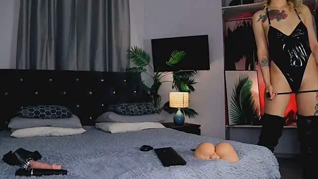 Snapshot of InvitingTina chatting on 27, 2, 2025 InvitingTina online show from 27, 2, 2025