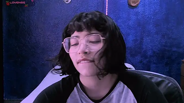 Snapshot of NinaYellow chatting on 28, 12, 2024 NinaYellow online show from 28, 12, 2024