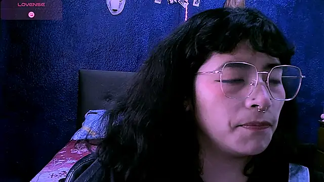 Snapshot of NinaYellow chatting on 12, 9, 2025 NinaYellow online show from 12, 9, 2025