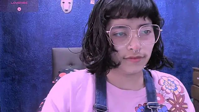 Snapshot of NinaYellow chatting on 6, 11, 2025 NinaYellow online show from 6, 11, 2025