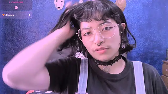 Snapshot of NinaYellow chatting on 12, 11, 2025 NinaYellow online show from 12, 11, 2025