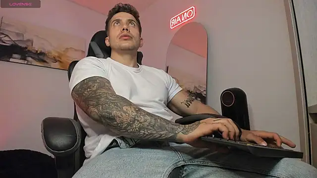 Snapshot of LucianSinclair chatting on 27, 12, 2024 LucianSinclair online show from 27, 12, 2024