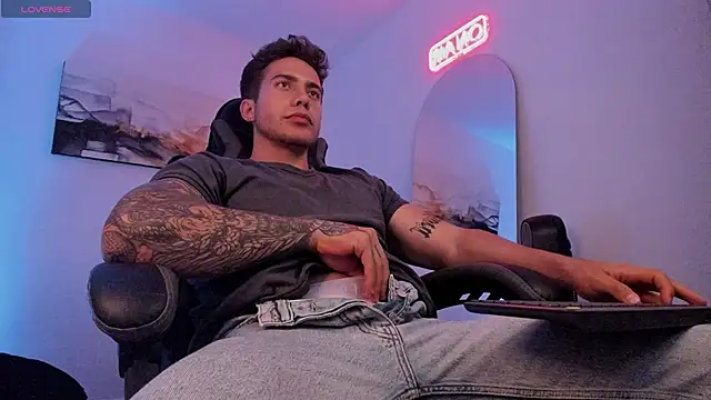 Snapshot of LucianSinclair chatting on 17, 1, 2025 LucianSinclair online show from 17, 1, 2025