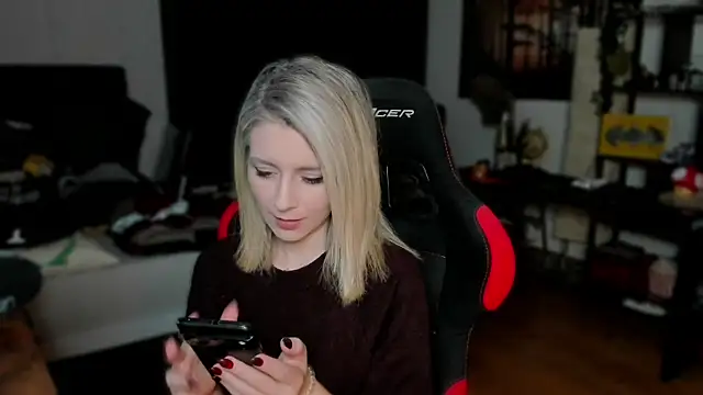 Lisaonthemoon online show from 15, 10, 2025