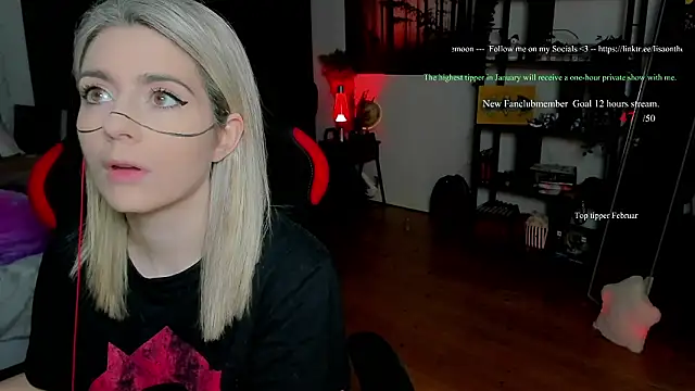 Snapshot of Lisaonthemoon chatting on 2, 2, 2026 Lisaonthemoon online show from 2, 2, 2026