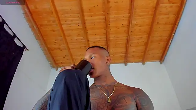 esteveen ortegas  online show from 14, 4, 2026