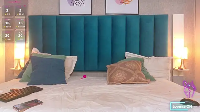 CheneellLorens online show from 17, 2, 2025