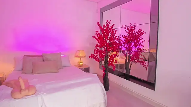 Leah Grey online show from 25, 4, 2026