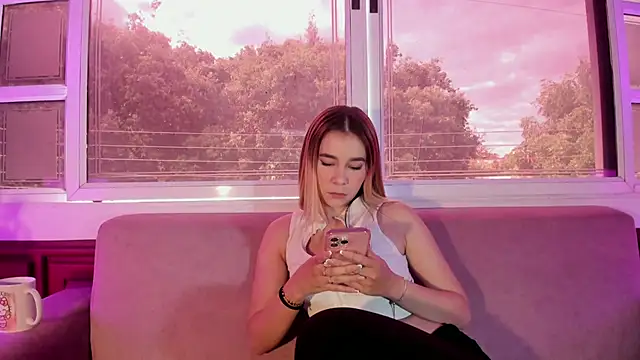 Lezy  online show from 1, 10, 2025