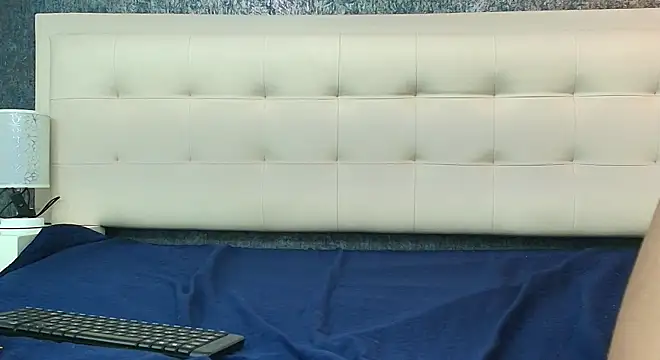 Cloeandtyfanny online show from 11, 4, 2026