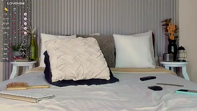 romina-brunette online show from 12, 12, 2024