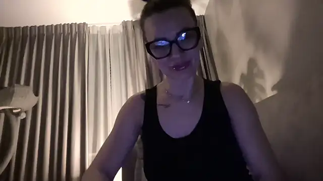 Snapshot of SweetMonicaUK chatting on 19, 2, 2026 SweetMonicaUK online show from 19, 2, 2026