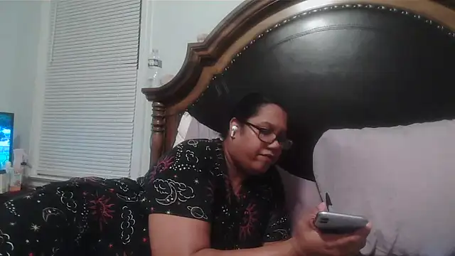 Snapshot of ebonyred chatting on 24, 2, 2026 ebonyred online show from 24, 2, 2026