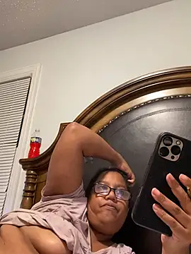 Snapshot of ebonyred chatting on 7, 7, 2026 ebonyred online show from 7, 7, 2026