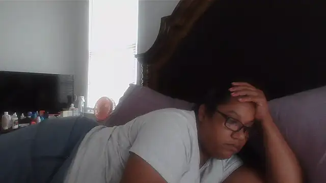 Snapshot of ebonyred chatting on 6, 8, 2026 ebonyred online show from 6, 8, 2026