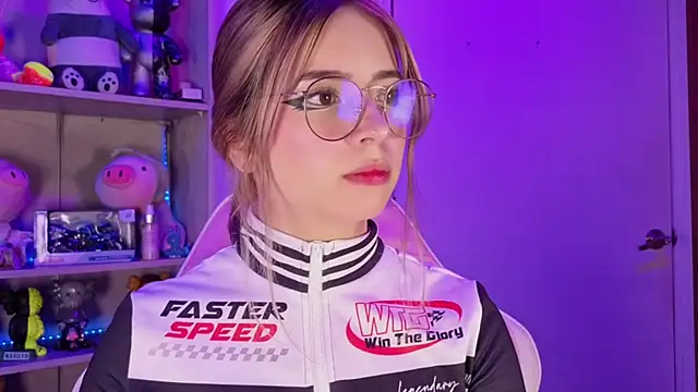 EmilyMiller  online show from 18, 3, 2026