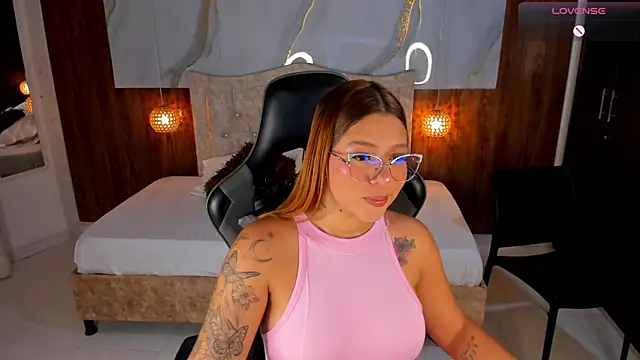 Snapshot of mia_18v chatting on 22, 5, 2026 mia 18v online show from 22, 5, 2026