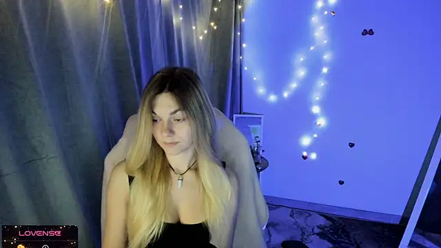 Snapshot of Sweet_me_ chatting on 13, 10, 2025 Sweet me online show from 13, 10, 2025