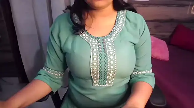 Snapshot of Trezza chatting on 12, 12, 2024 Trezza online show from 12, 12, 2024