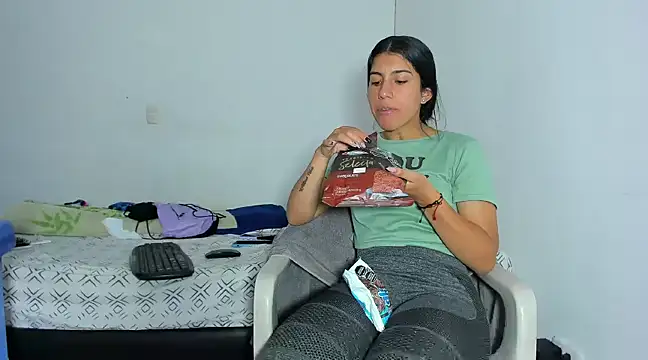 skinnyanai2 online show from 17, 12, 2024