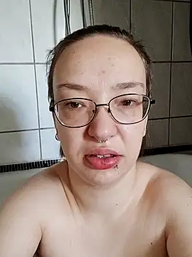 Isabella Geney online show from 22, 11, 2025