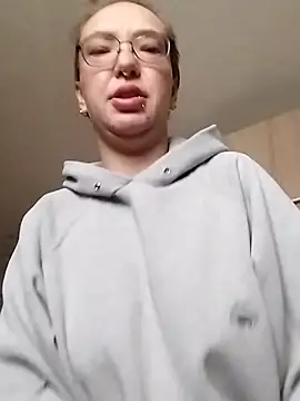 Isabella Geney online show from 17, 12, 2025