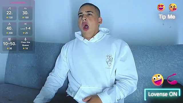 Latino Junge online show from 7, 1, 2025