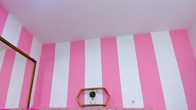 ISABELLA 020 online show from 17, 4, 2026